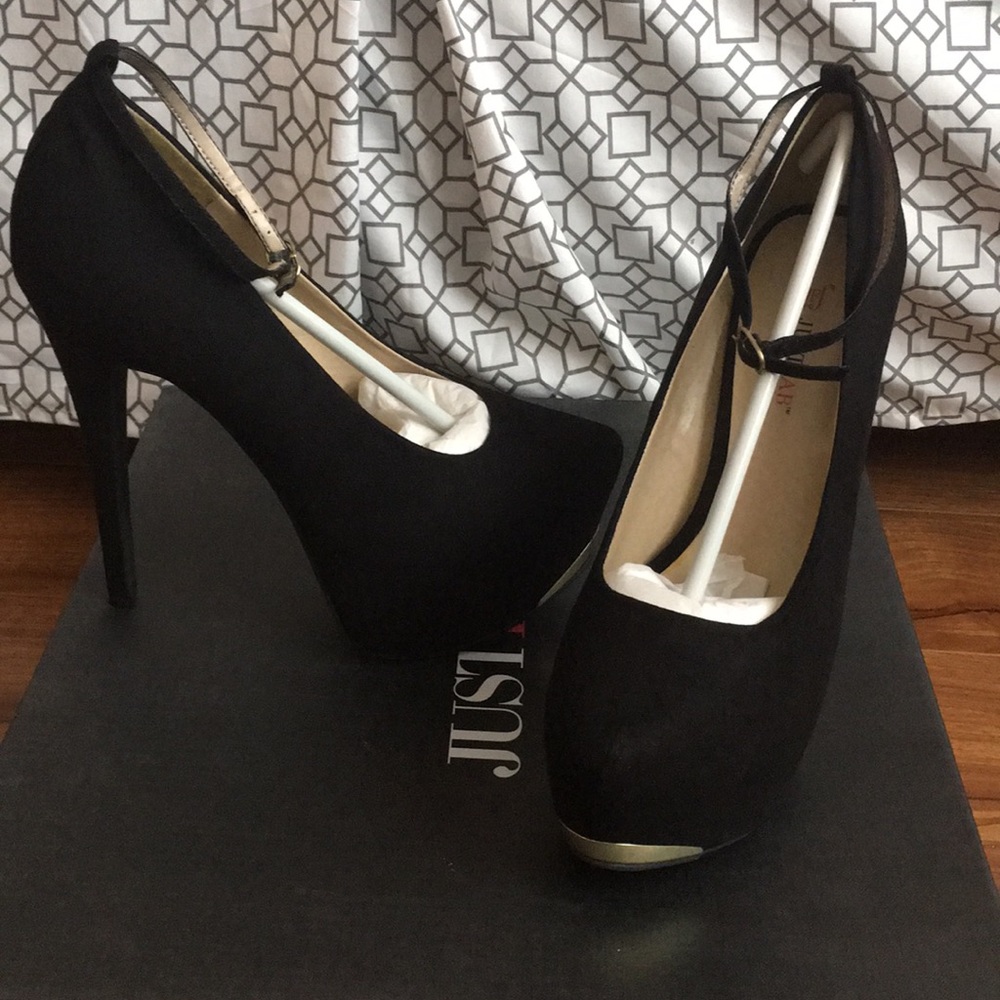 NEW Black high heels with gold tips